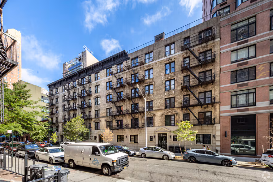 UES Suicide: Naked Man, 51, Jumped to Death in Upper East Side, NY